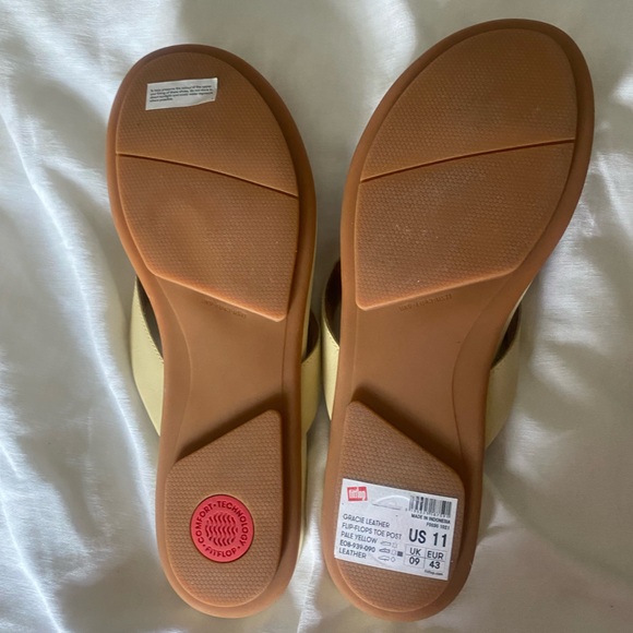 FITFLOPS Pale Yellow Gracie Leather Flip Flops - Picture 5 of 7